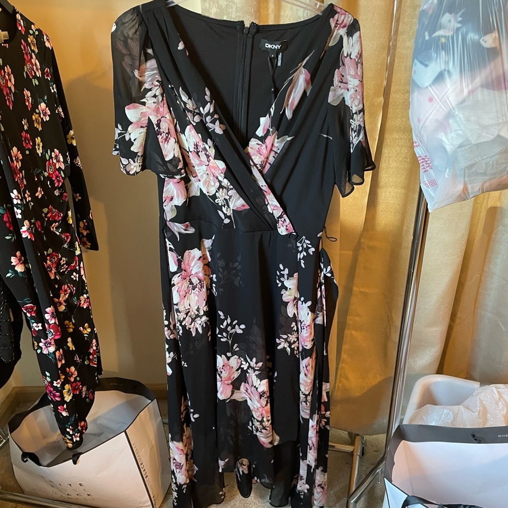 DKNY floral print dress. Size 8. NWT.
